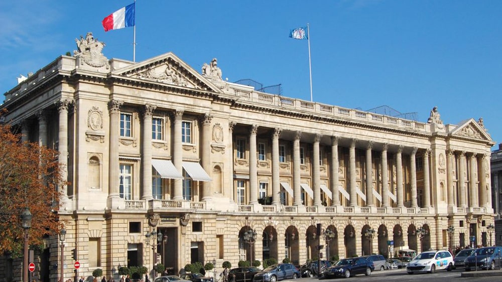 Nettoyage des vitres de la Fédération Internationale Automobile