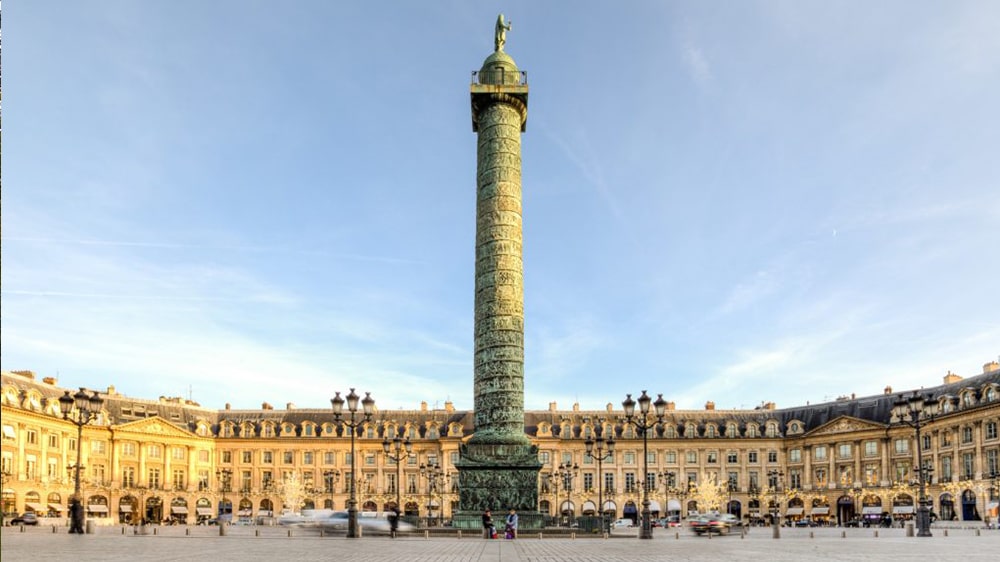 Nettoyage de la façade d'un hôtel particulier sur la place Vendôme